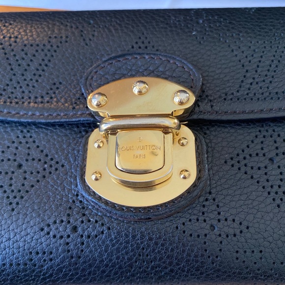 LOUIS VUITTON MAHINA Wallet - Picture 10 of 13